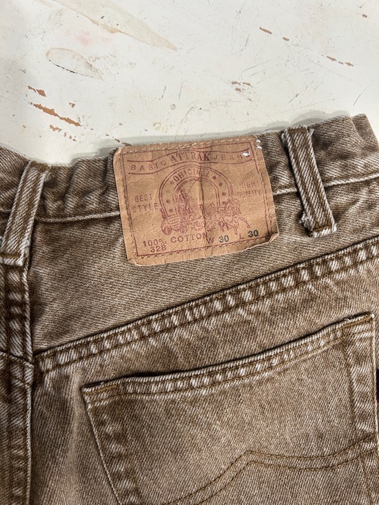 High-Rise Frayed Hem Brown Denim Shorts - Picture 9 of 9